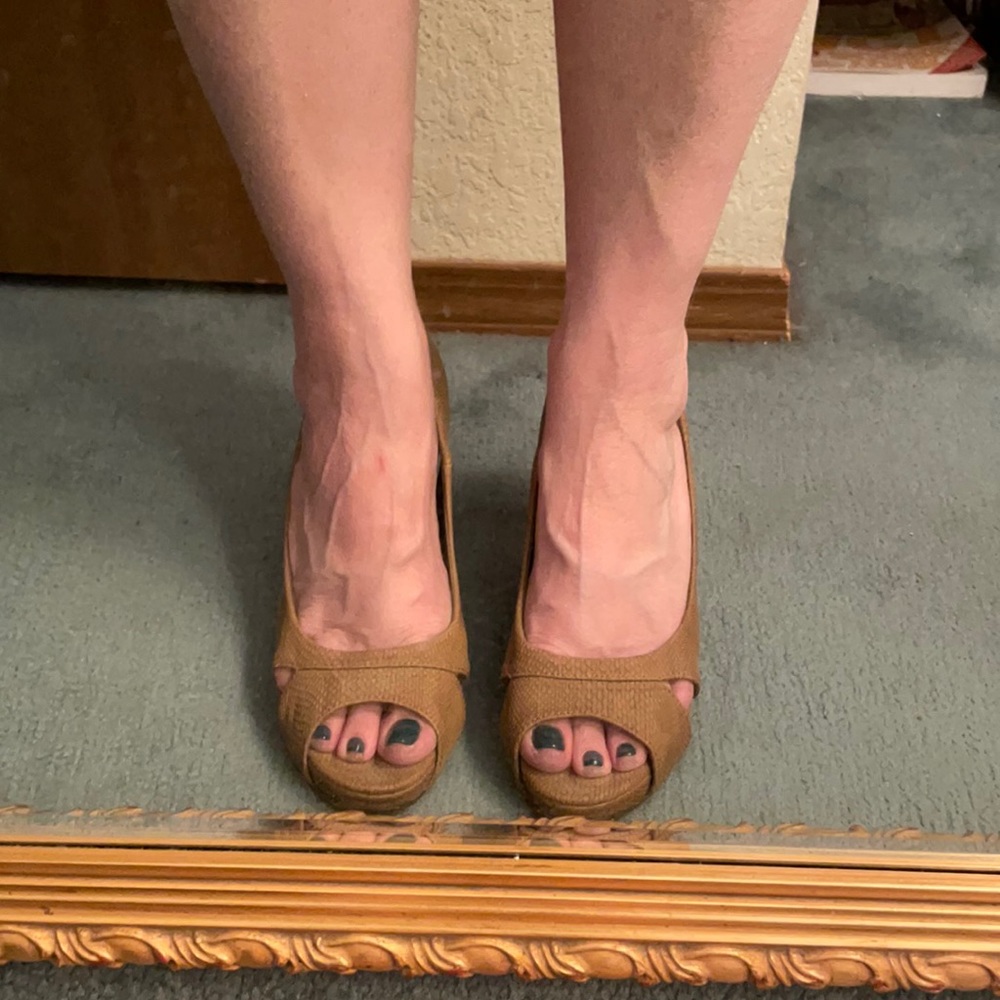 Bandolino Tan Heels